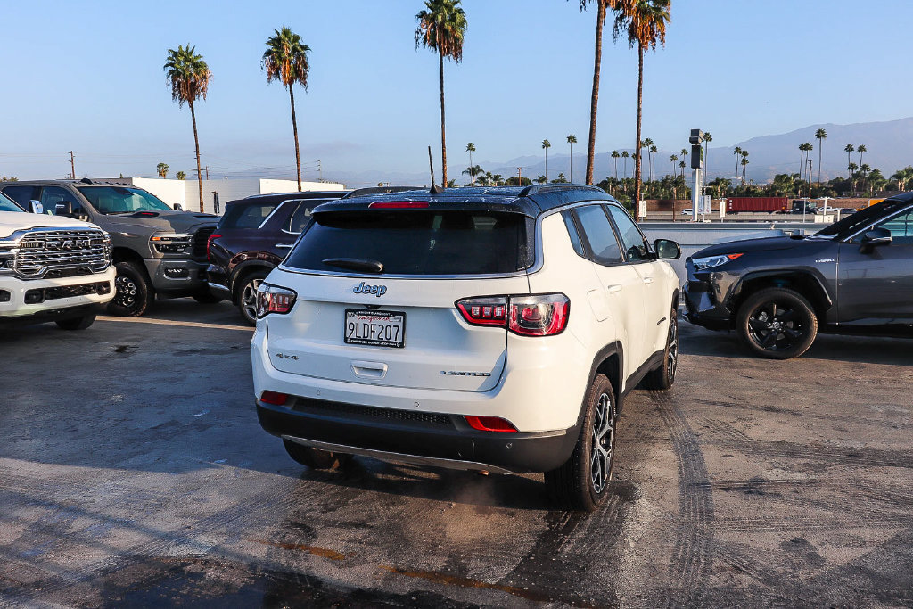 Used 2024 Jeep Compass Limited AWD/4WD image 9