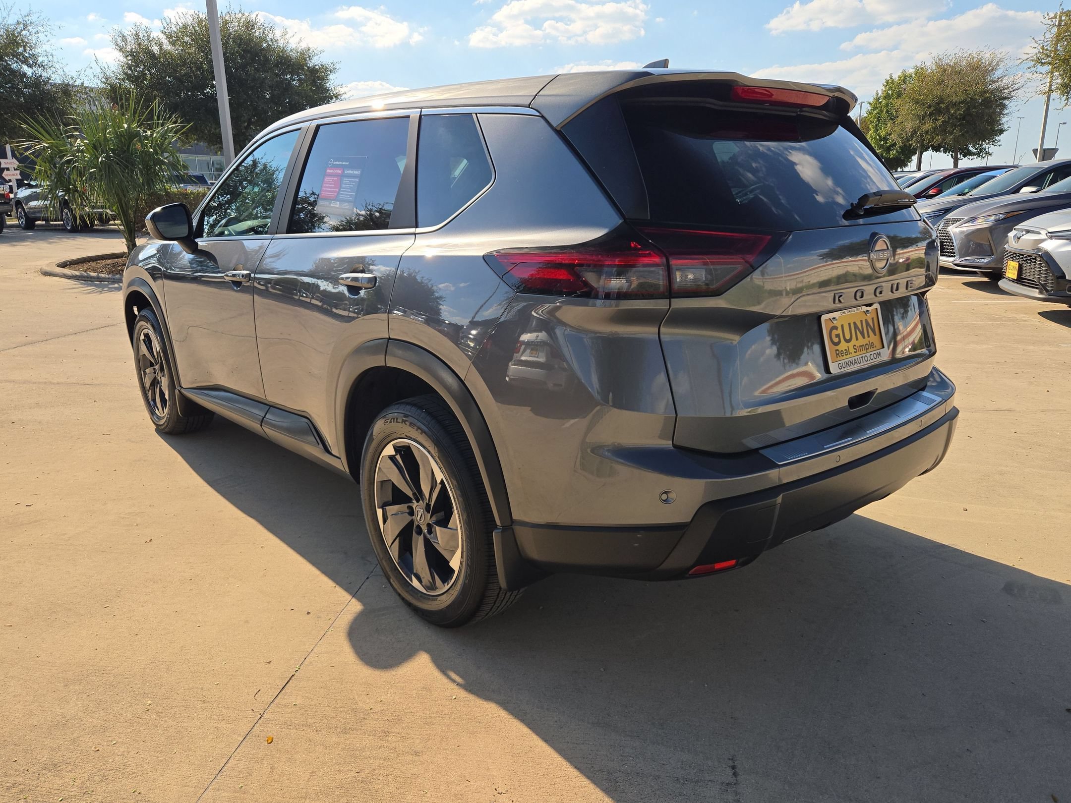 Certified 2026 Nissan Rogue SV FWD image 5