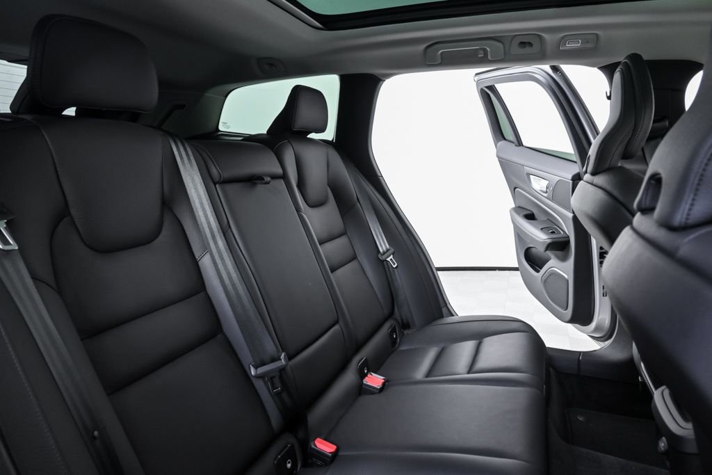 Certified 2025 Volvo V60 B5 Cross Country Plus image 23