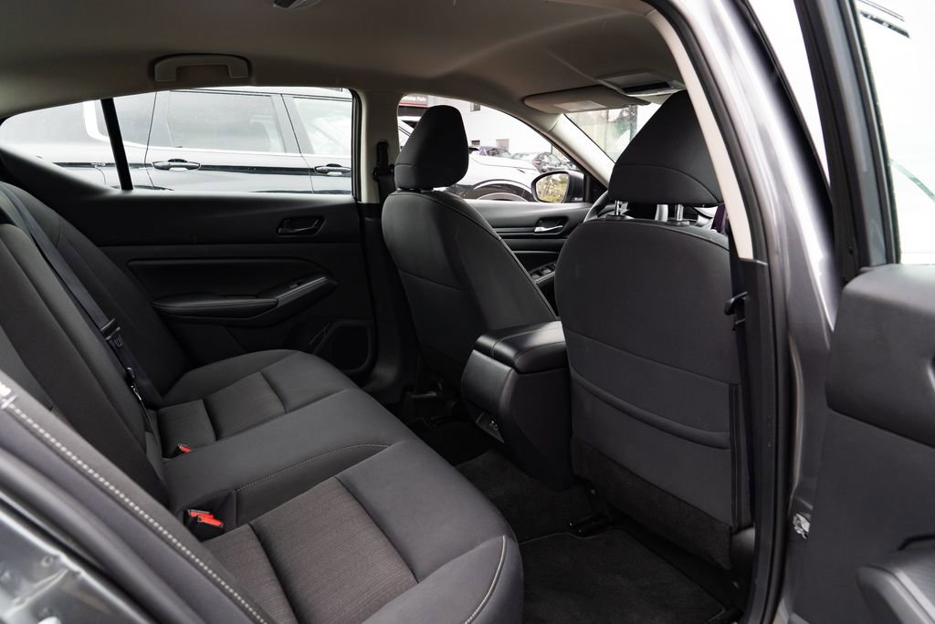 Used 2024 Nissan Altima 2.5 SV FWD image 23