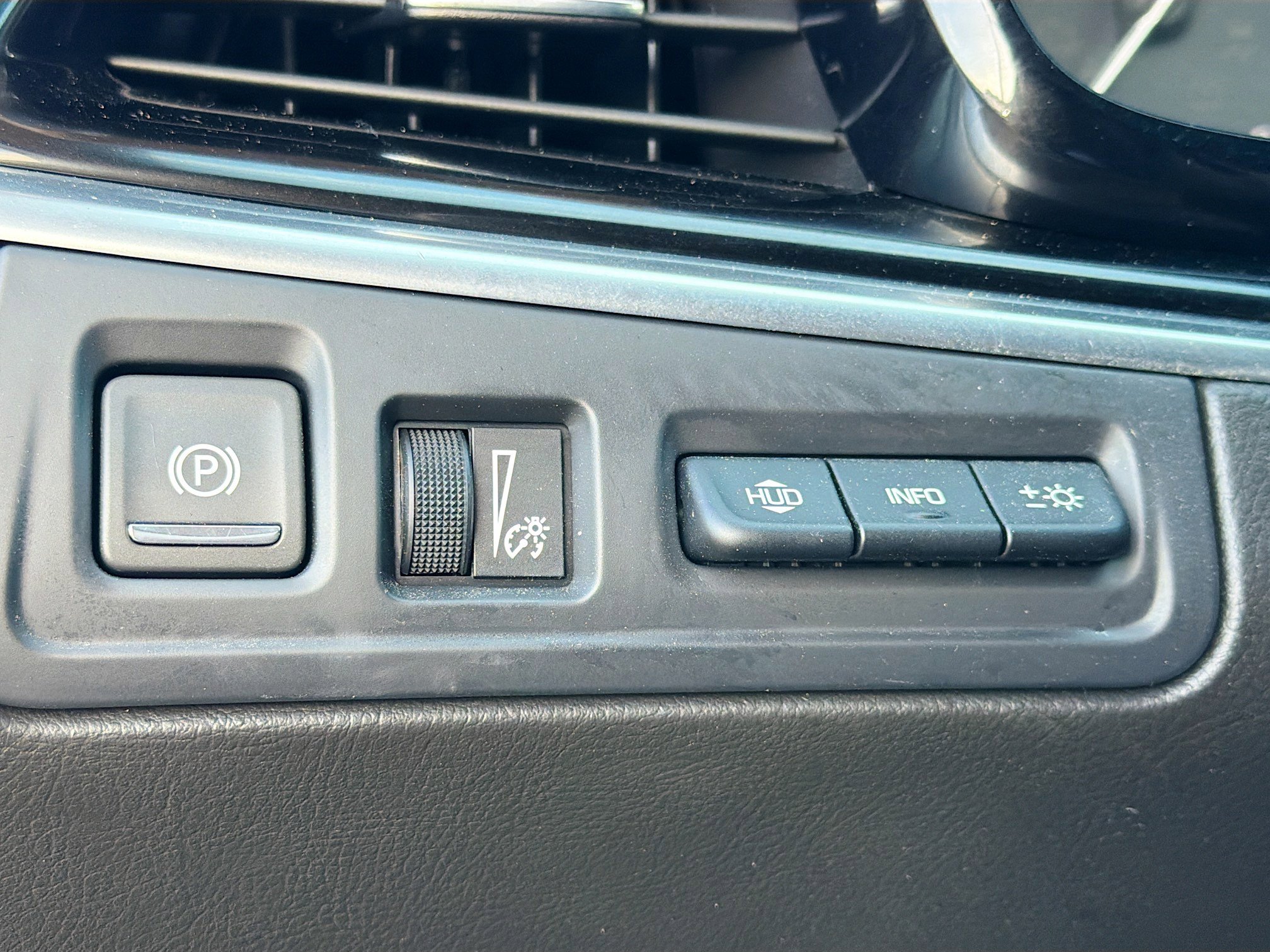 Used 2024 Cadillac XT6 Premium Luxury w/ Platinum Package AWD/4WD image 36