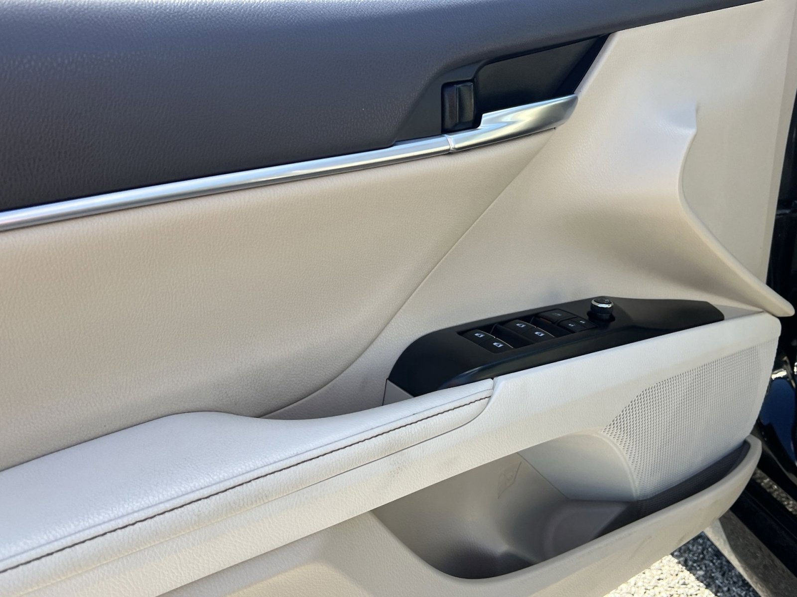 Used 2020 Toyota Camry XLE image 15