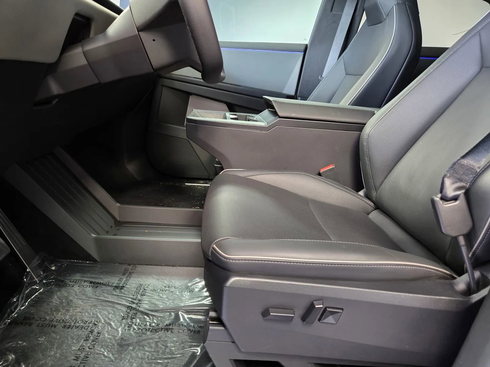 Used 2025 Tesla Cybertruck AWD Crew Cab image 15