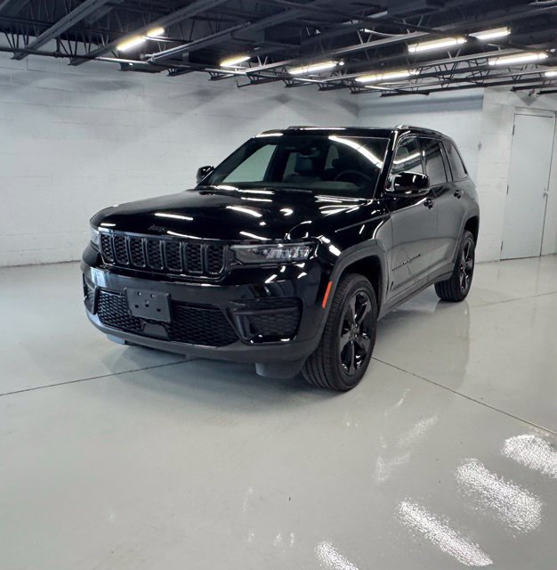 Used 2023 Jeep Grand Cherokee Altitude