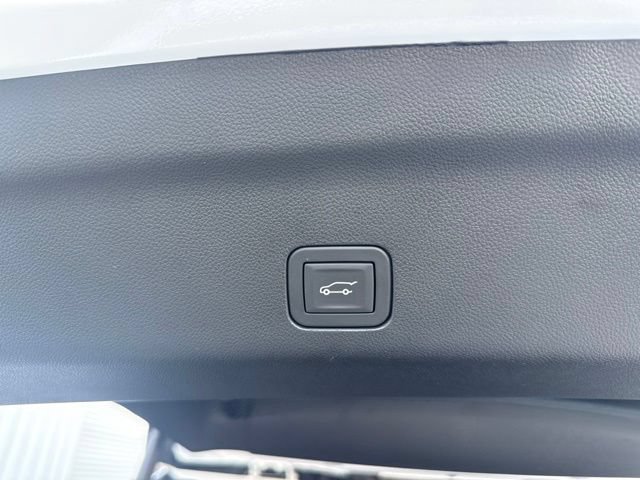 Used 2025 GMC Yukon XL Elevation RWD image 13