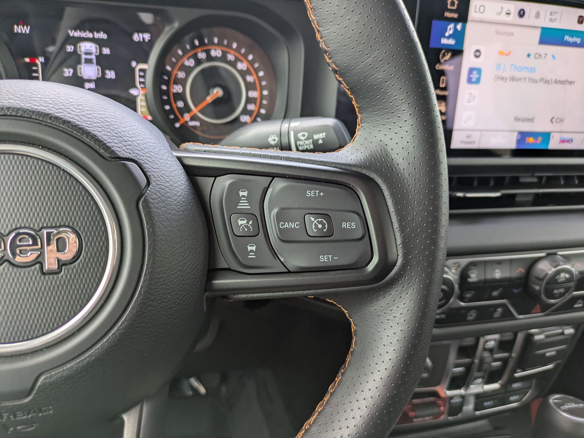 Used 2024 Jeep Gladiator Mojave w/ Convenience Group image 29