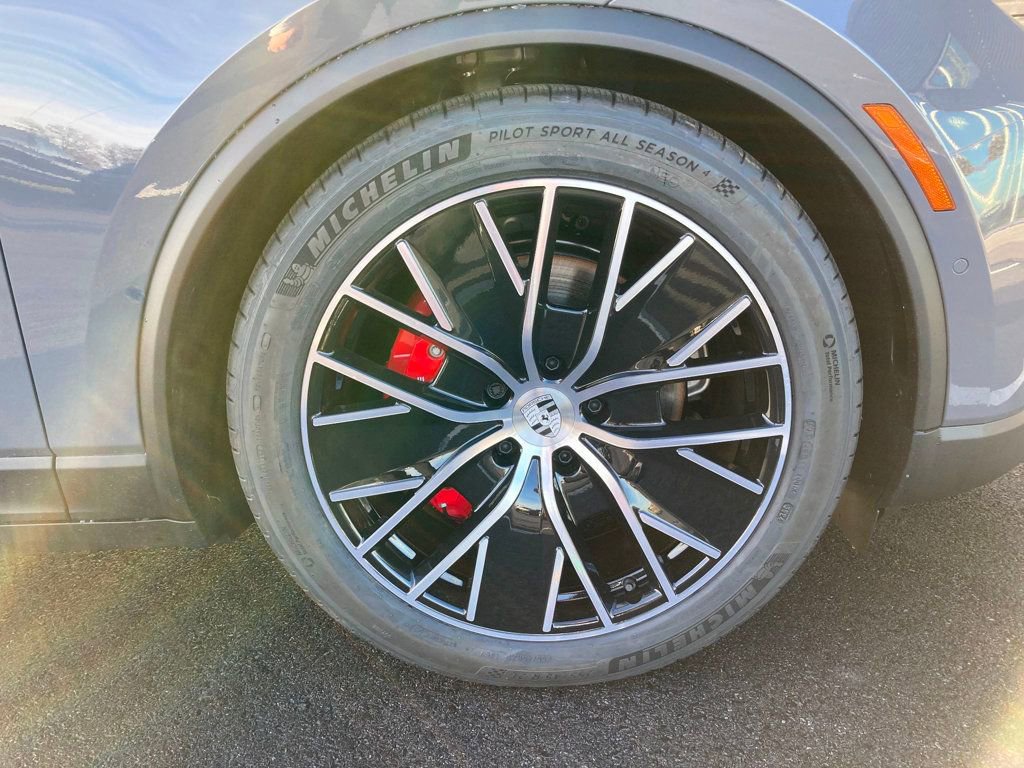 Used 2025 Porsche Macan 4S Electric image 16