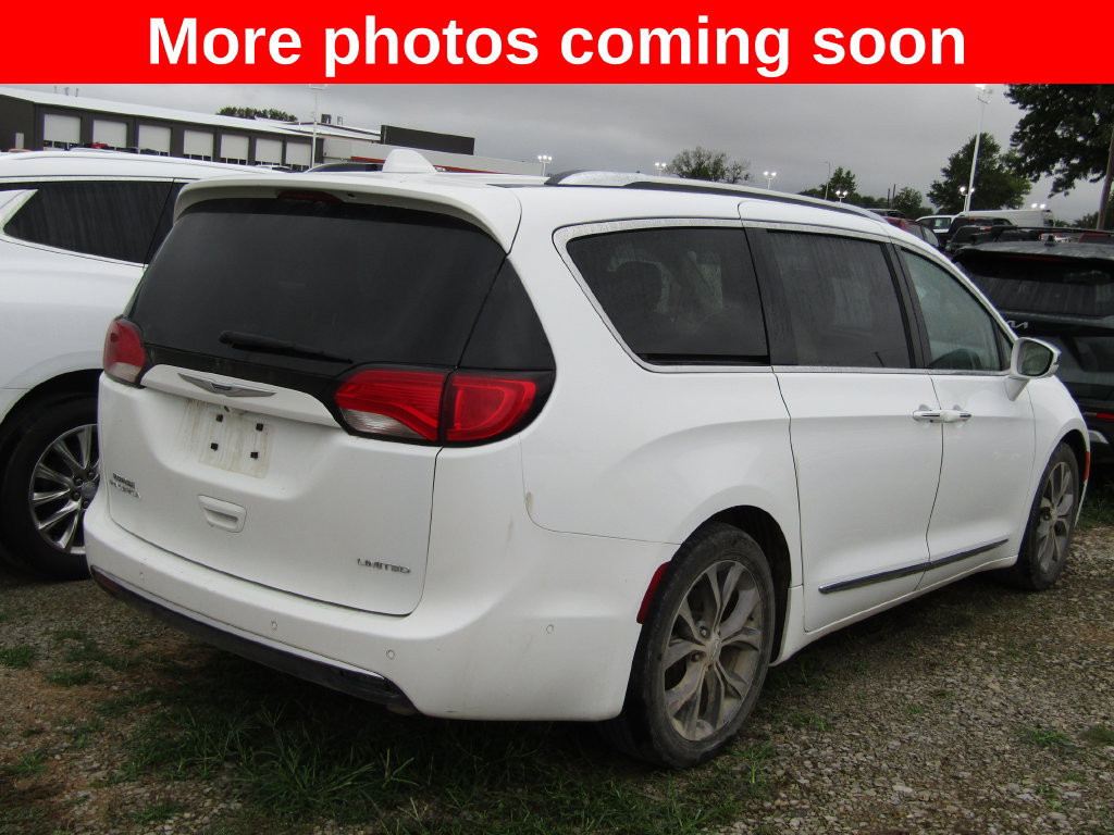 Used 2019 Chrysler Pacifica Limited w/ Tire & Wheel Group FWD image 5