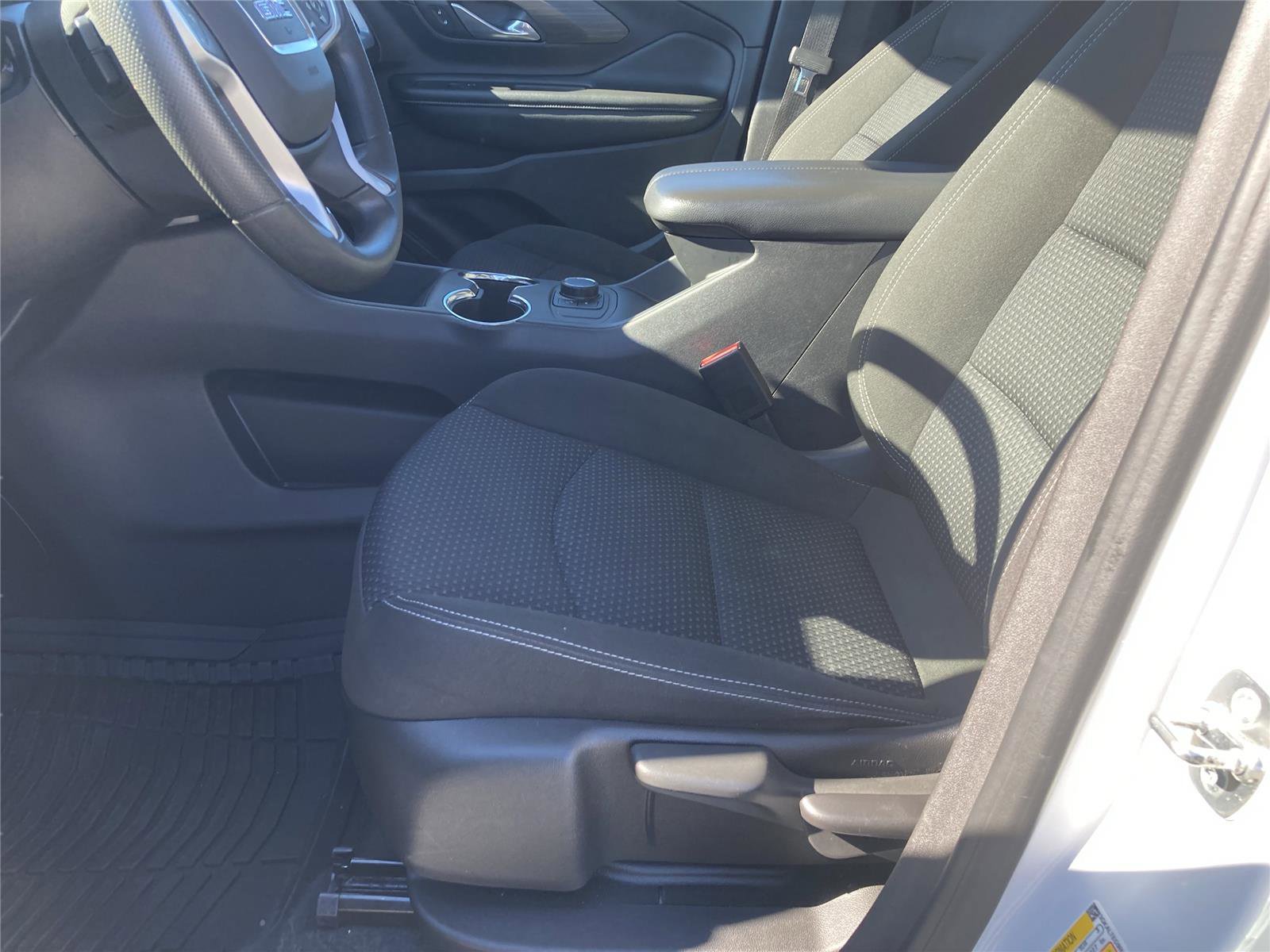 Used 2024 GMC Terrain SLE image 26