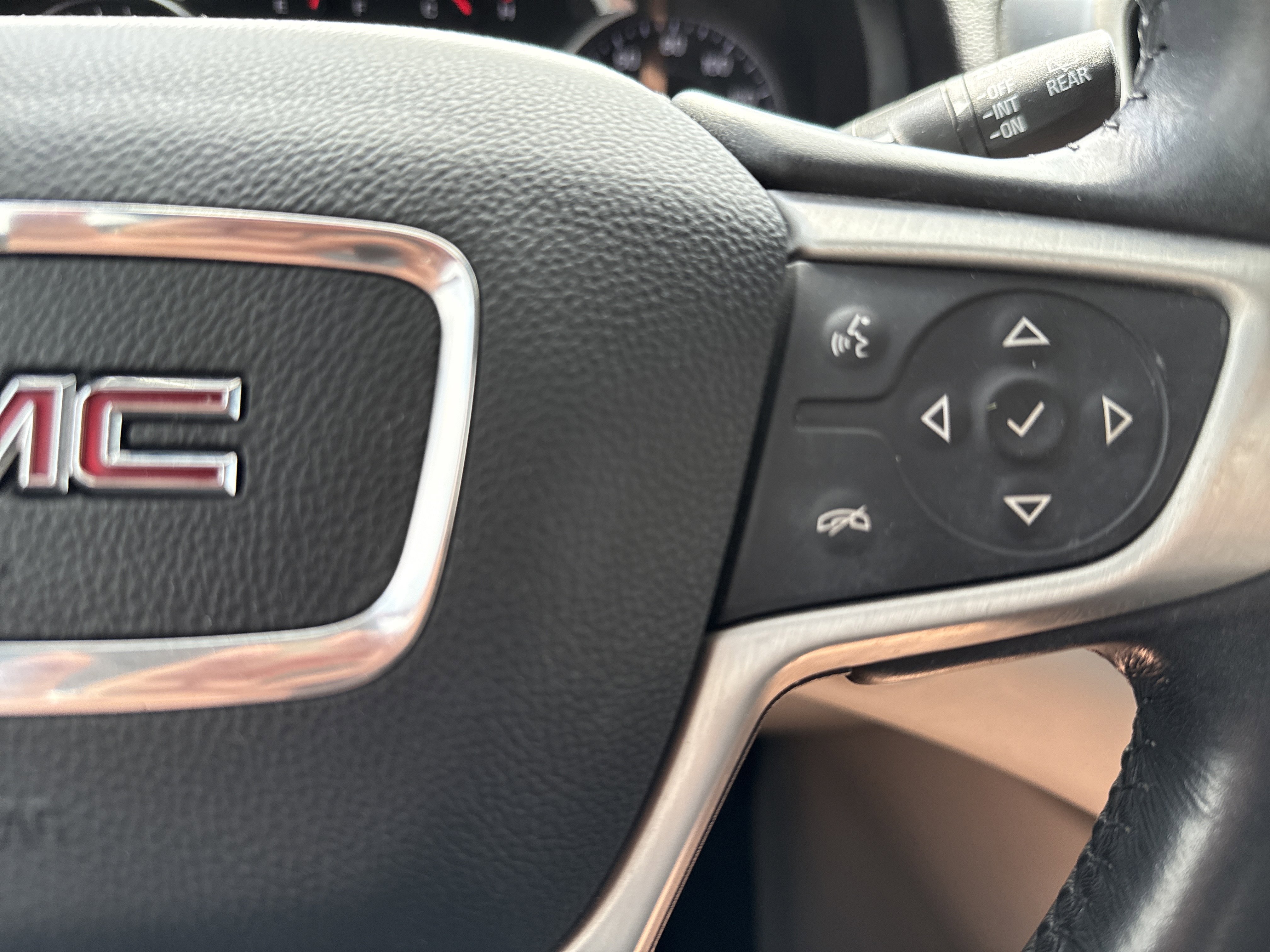 Used 2021 GMC Terrain SLE w/ Driver Convenience Package FWD image 19