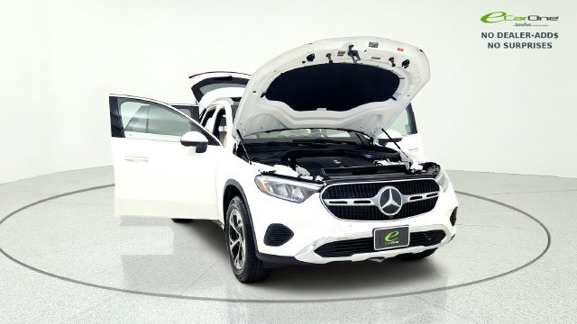 Used 2025 Mercedes-Benz GLC 350e 4MATIC image 13