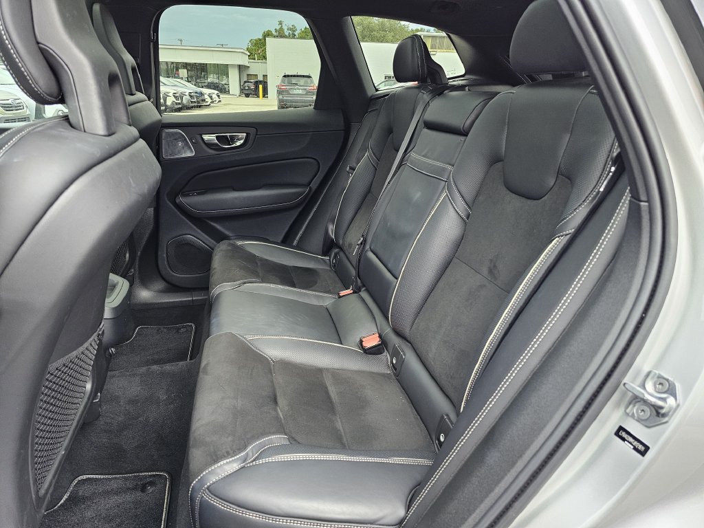 Used 2018 Volvo XC60 T6 R-Design w/ Convenience Package AWD/4WD image 16