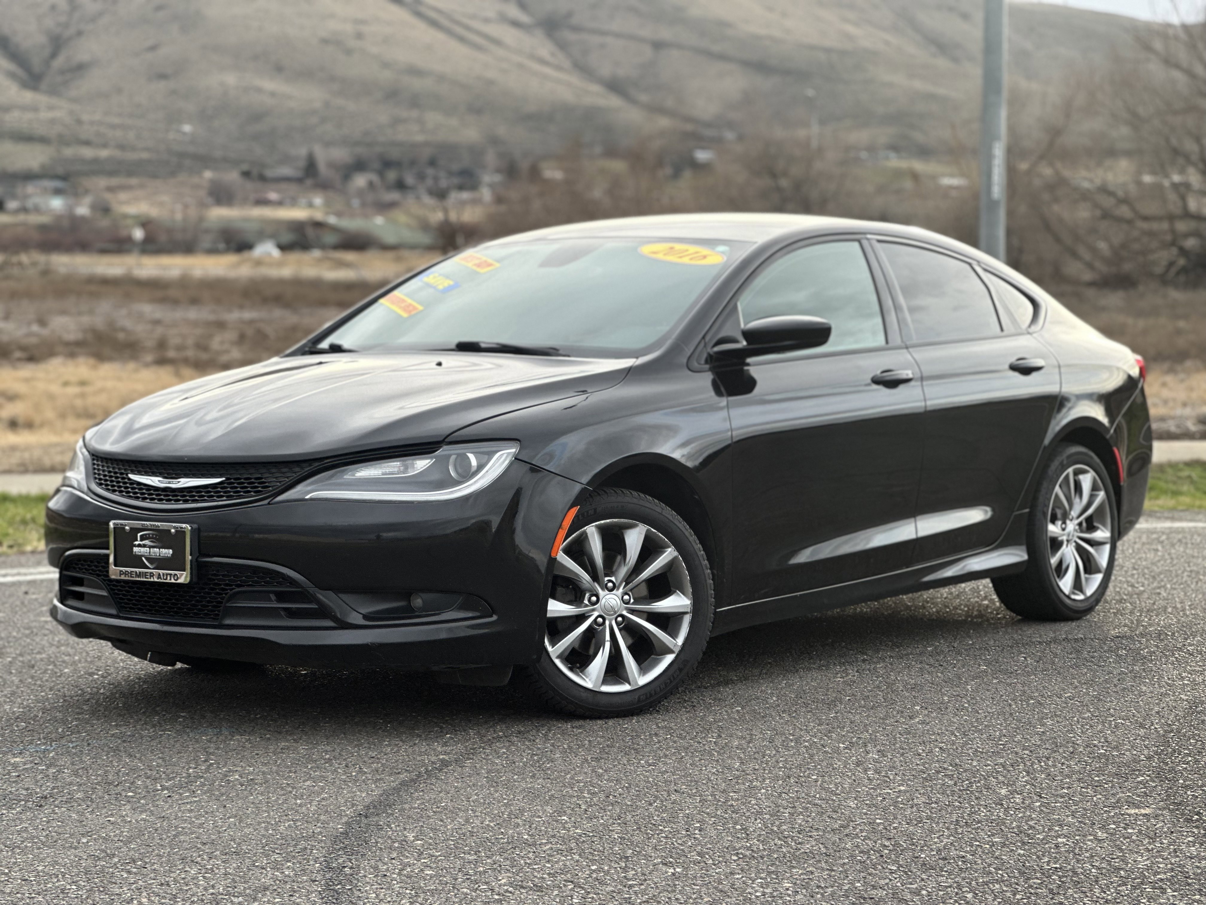 Used 2016 Chrysler 200 S FWD image 2