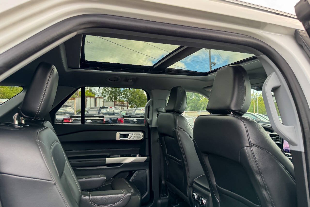 Used 2023 Ford Explorer Limited w/ Limited Technology Package AWD/4WD image 15