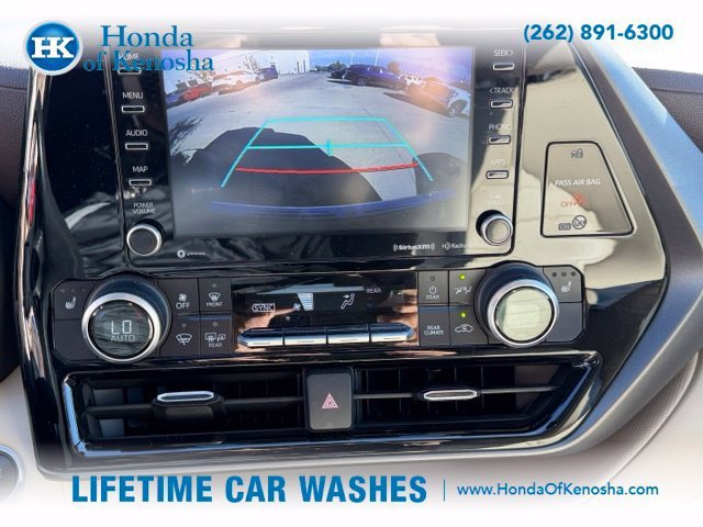 Used 2020 Toyota Highlander XLE AWD/4WD image 8