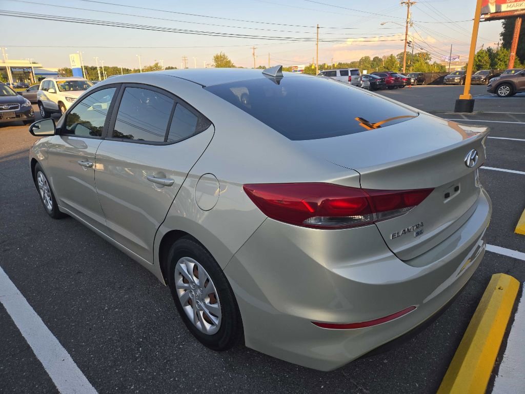 Used 2017 Hyundai Elantra SE image 4