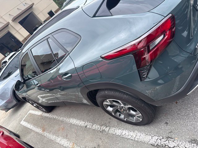 Used 2025 Chevrolet Trax LT FWD image 9