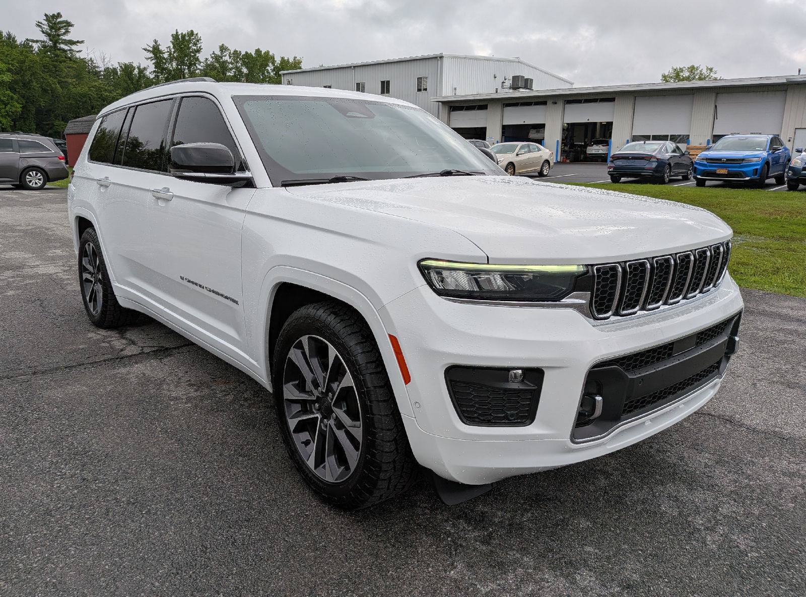 Used 2023 Jeep Grand Cherokee L Overland AWD/4WD image 3