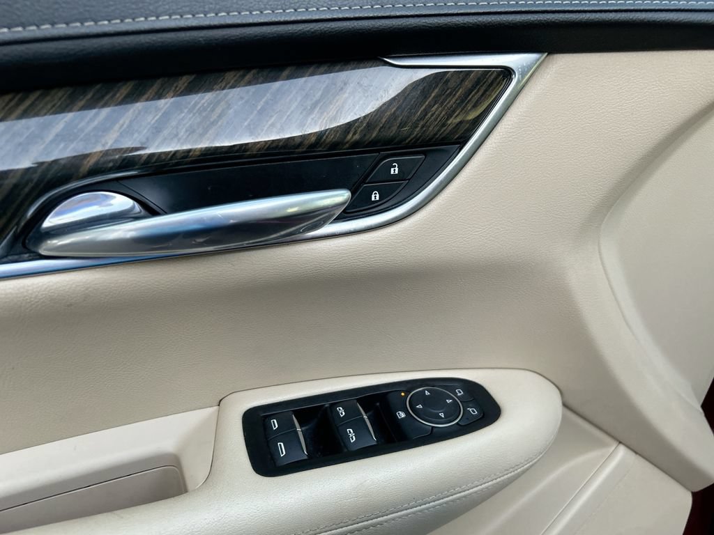 Used 2017 Cadillac XT5 FWD image 25