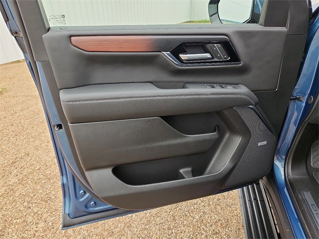 New 2025 GMC Yukon XL Denali w/ Denali Reserve Package image 12
