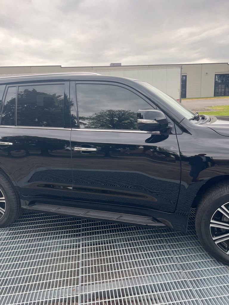Used 2021 Lexus LX 570 4WD w/ Luxury Package image 12