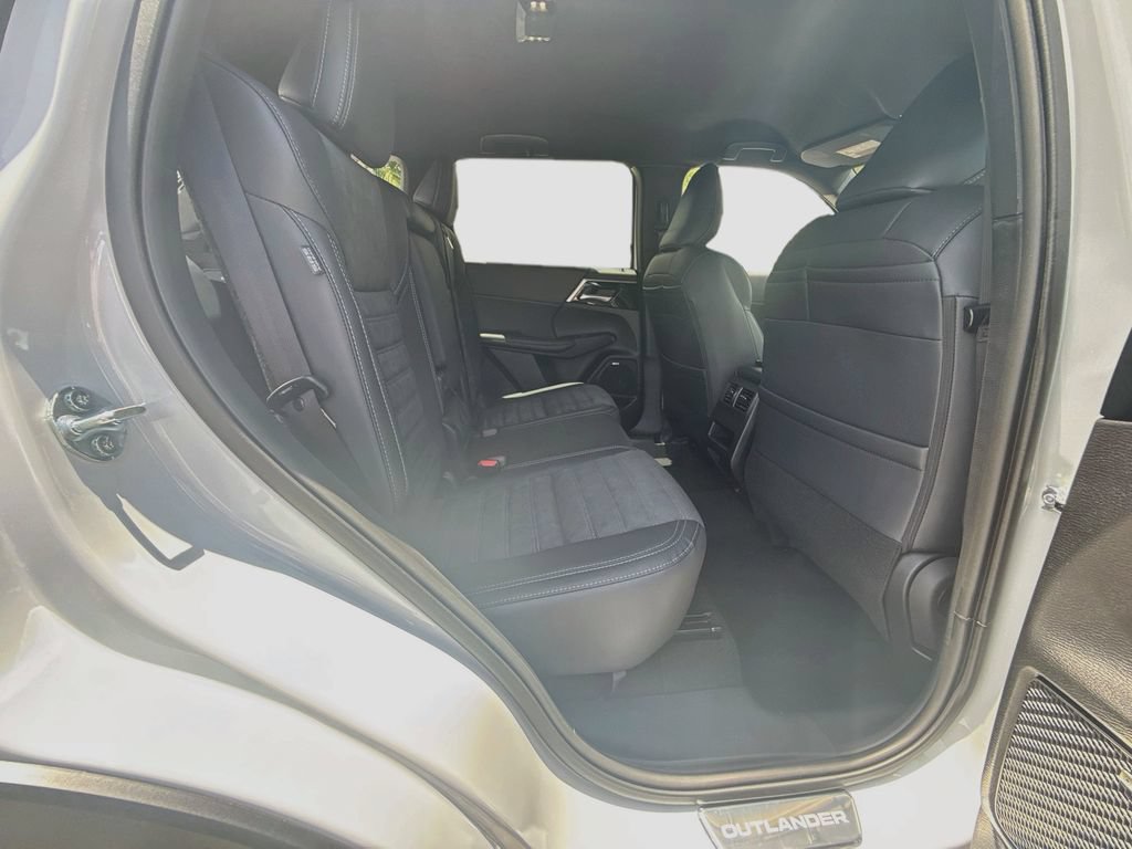 New 2026 Mitsubishi Outlander LE FWD image 30