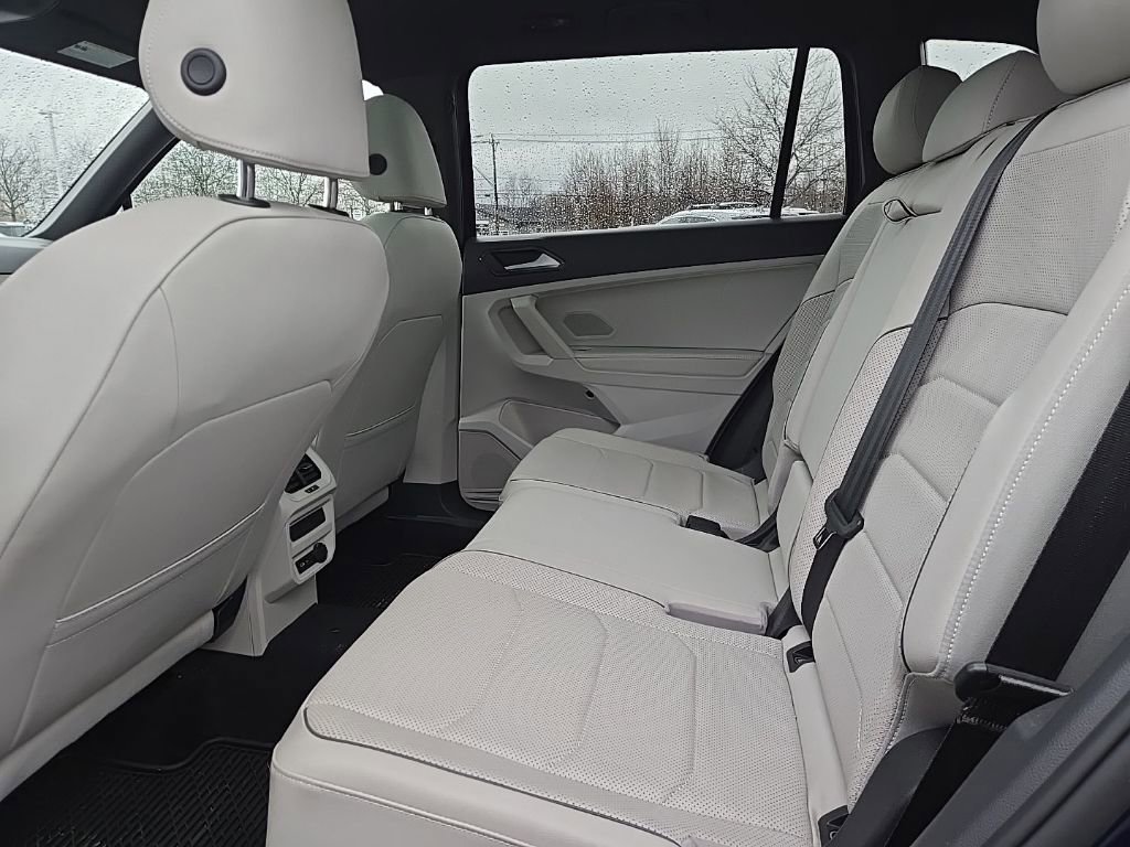 Used 2022 Volkswagen Tiguan SEL R-Line image 17