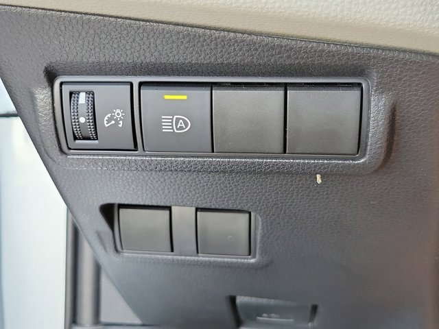 Used 2025 Toyota Corolla Cross L image 22