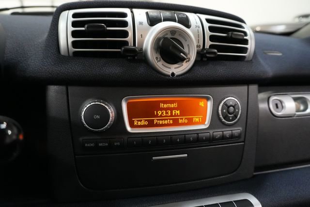 Used 2015 smart fortwo pure image 16