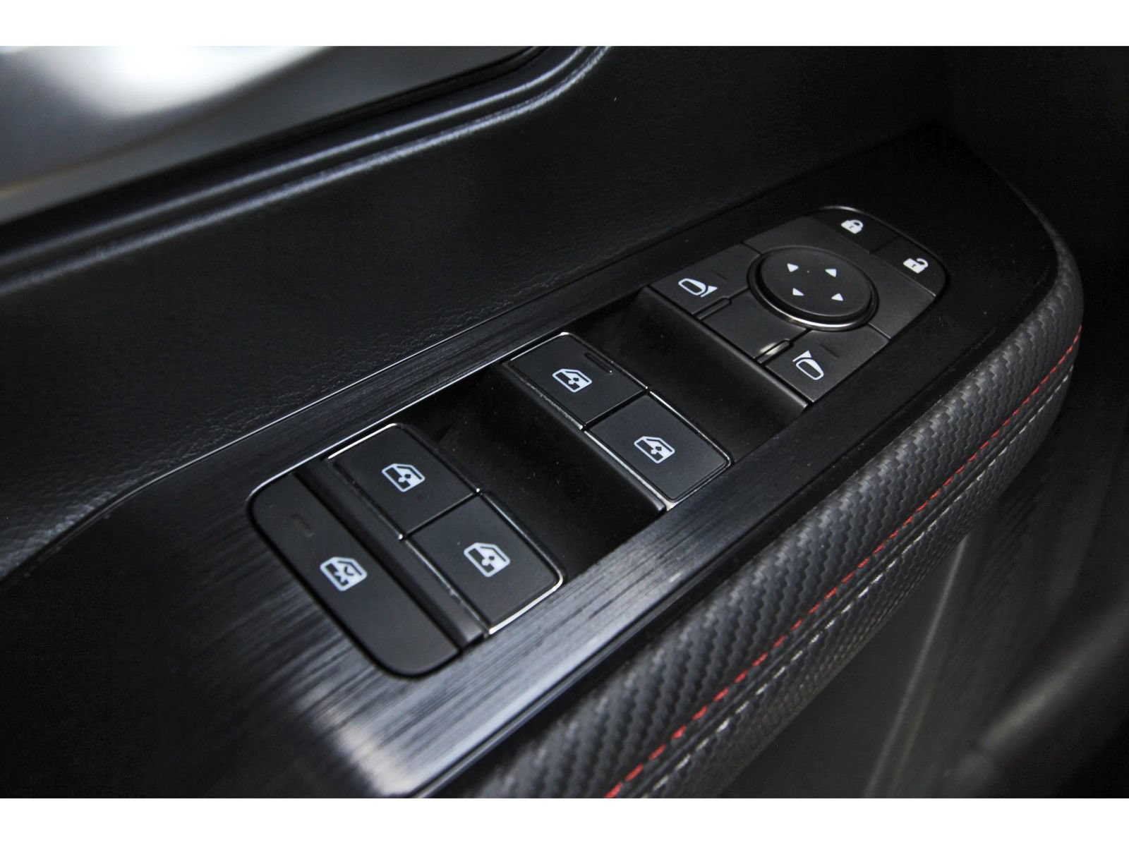 Certified 2025 Nissan Kicks SR FWD image 22