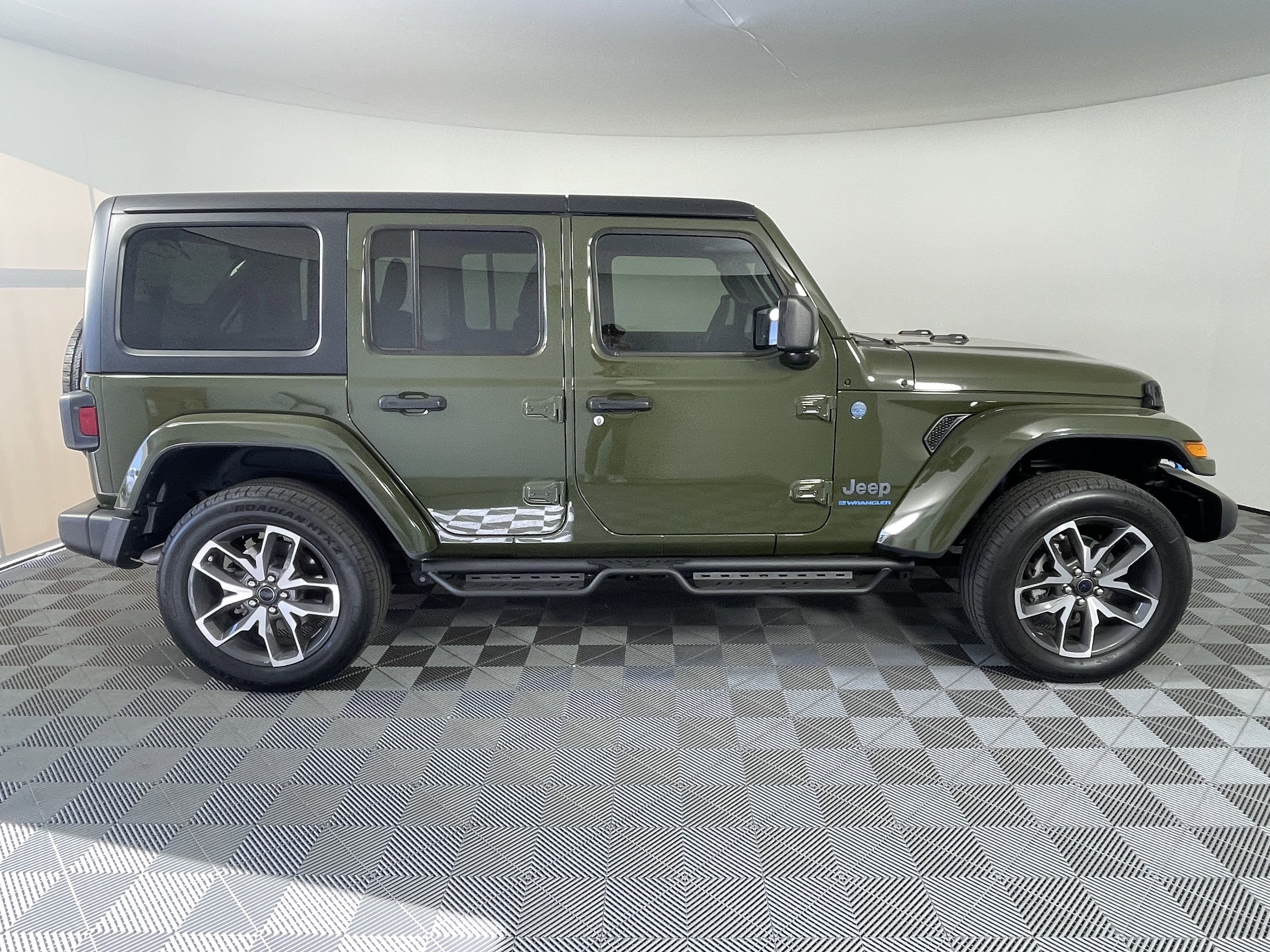 Used 2024 Jeep Wrangler Unlimited AWD/4WD image 6