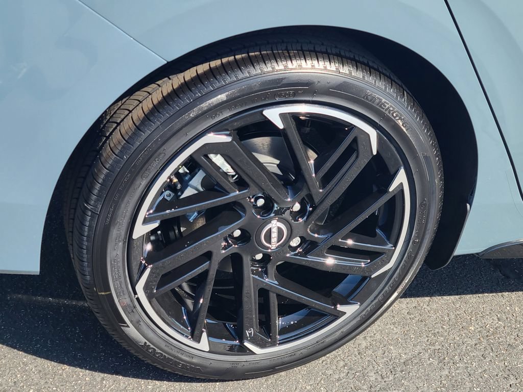 New 2026 Nissan Sentra SR w/ Floor Mat Package FWD image 3