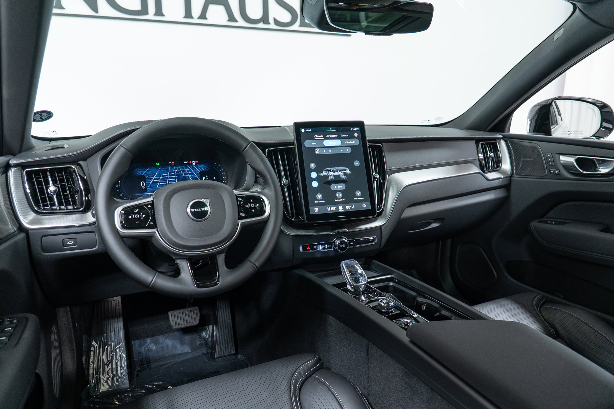 New 2026 Volvo XC60 B5 Ultra w/ Climate Package image 16