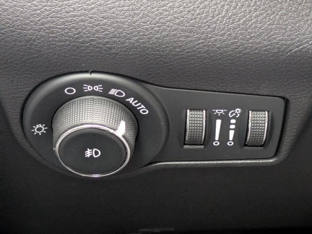 Used 2023 Jeep Compass Latitude w/ Sun and Sound Group AWD/4WD image 26