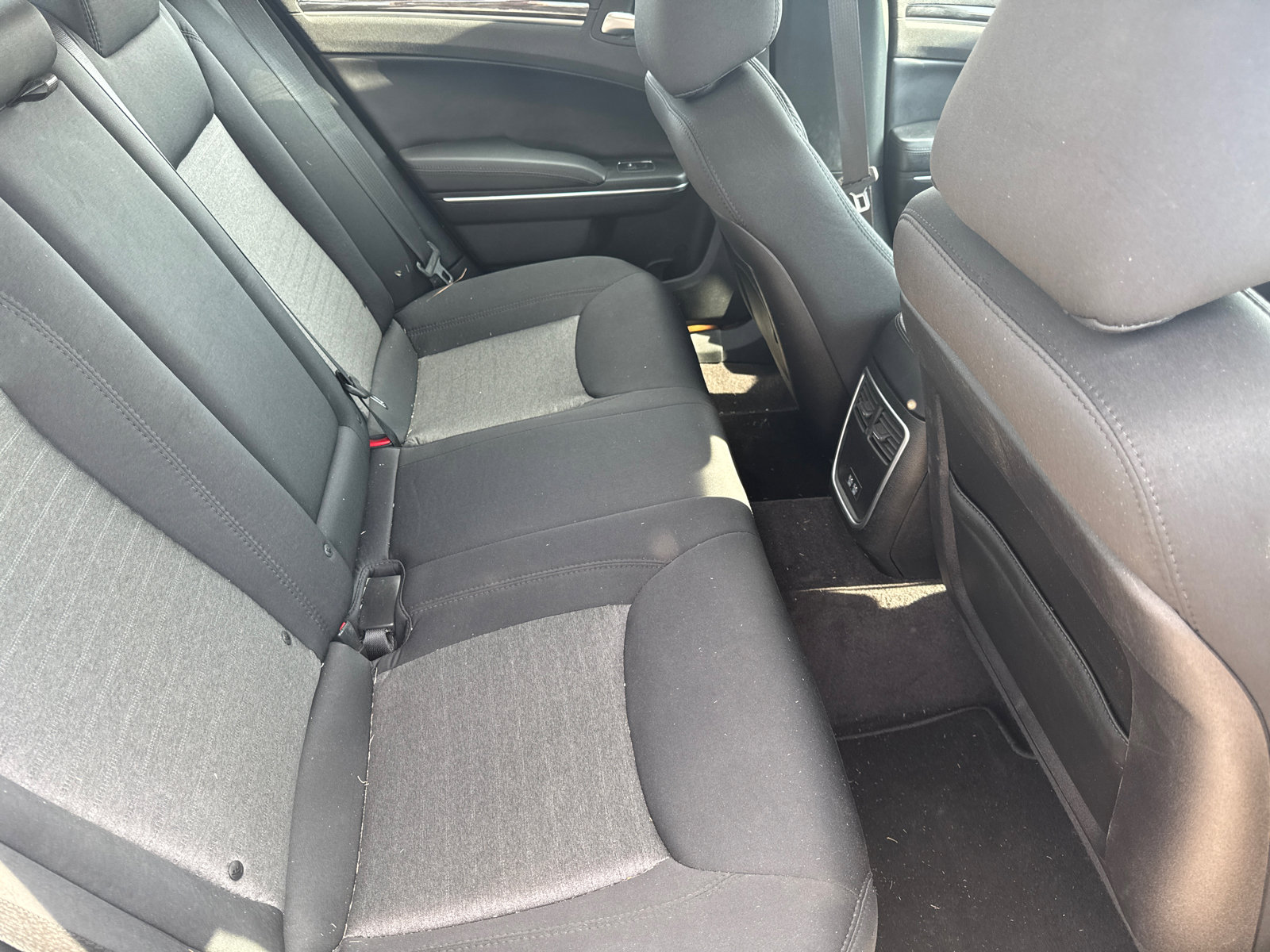 Used 2018 Chrysler 300 Touring w/ Chrome Appearance Package image 15