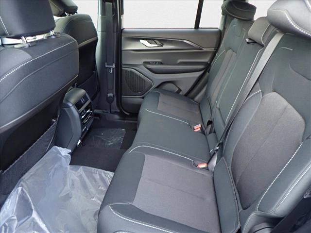 New 2025 Jeep Grand Cherokee Laredo w/ Luxury Tech Group I image 10