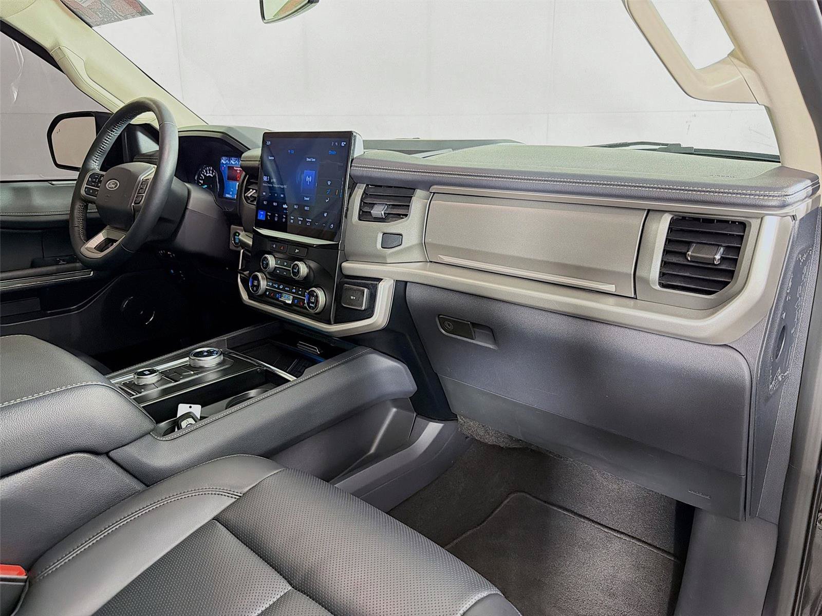 Used 2024 Ford Expedition Max XLT AWD/4WD image 32