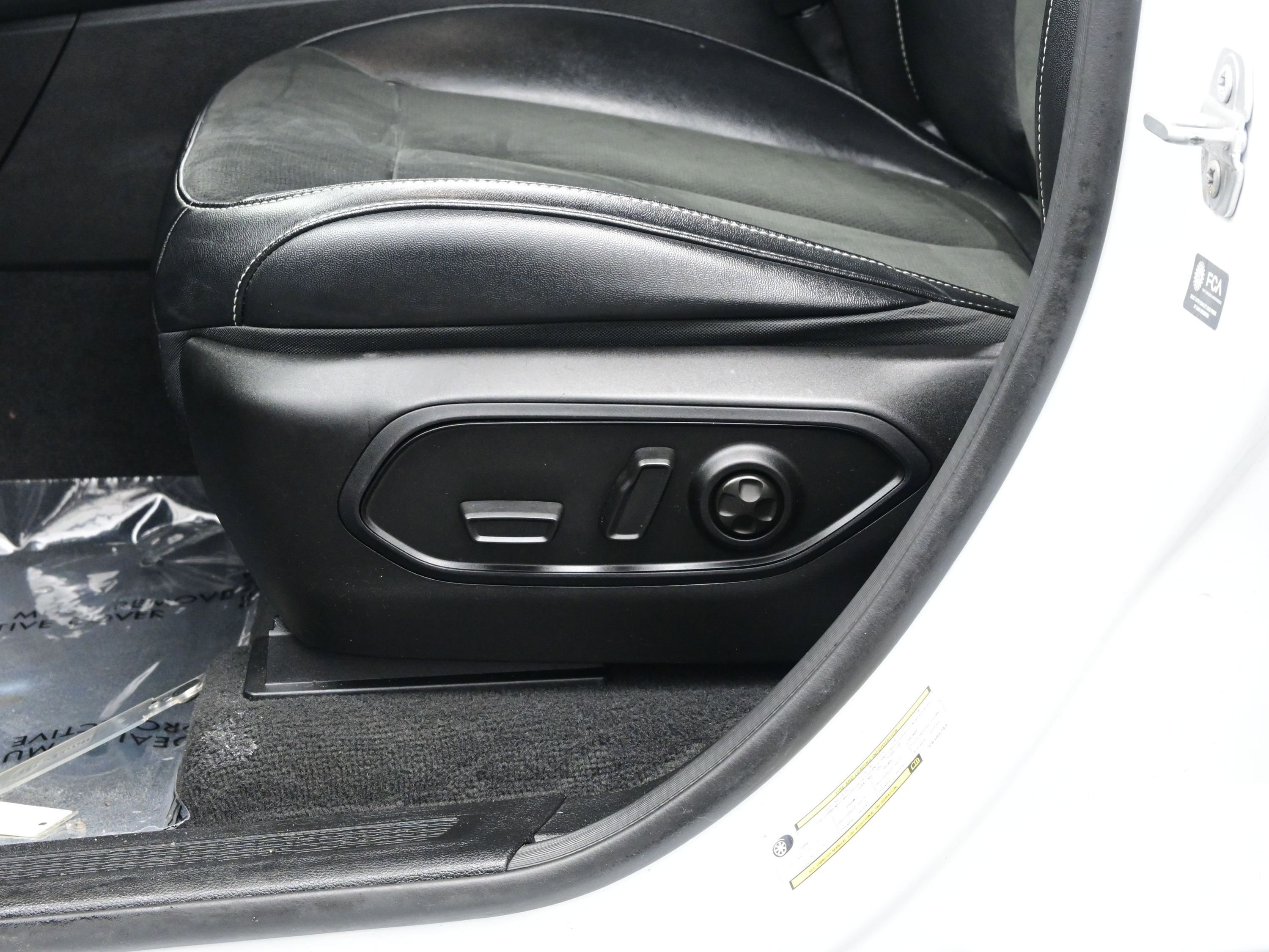 Used 2023 Jeep Grand Cherokee L Laredo image 11