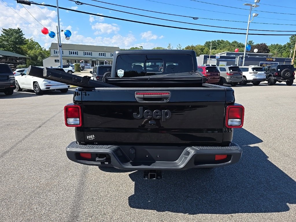 Certified 2022 Jeep Gladiator Willys image 6