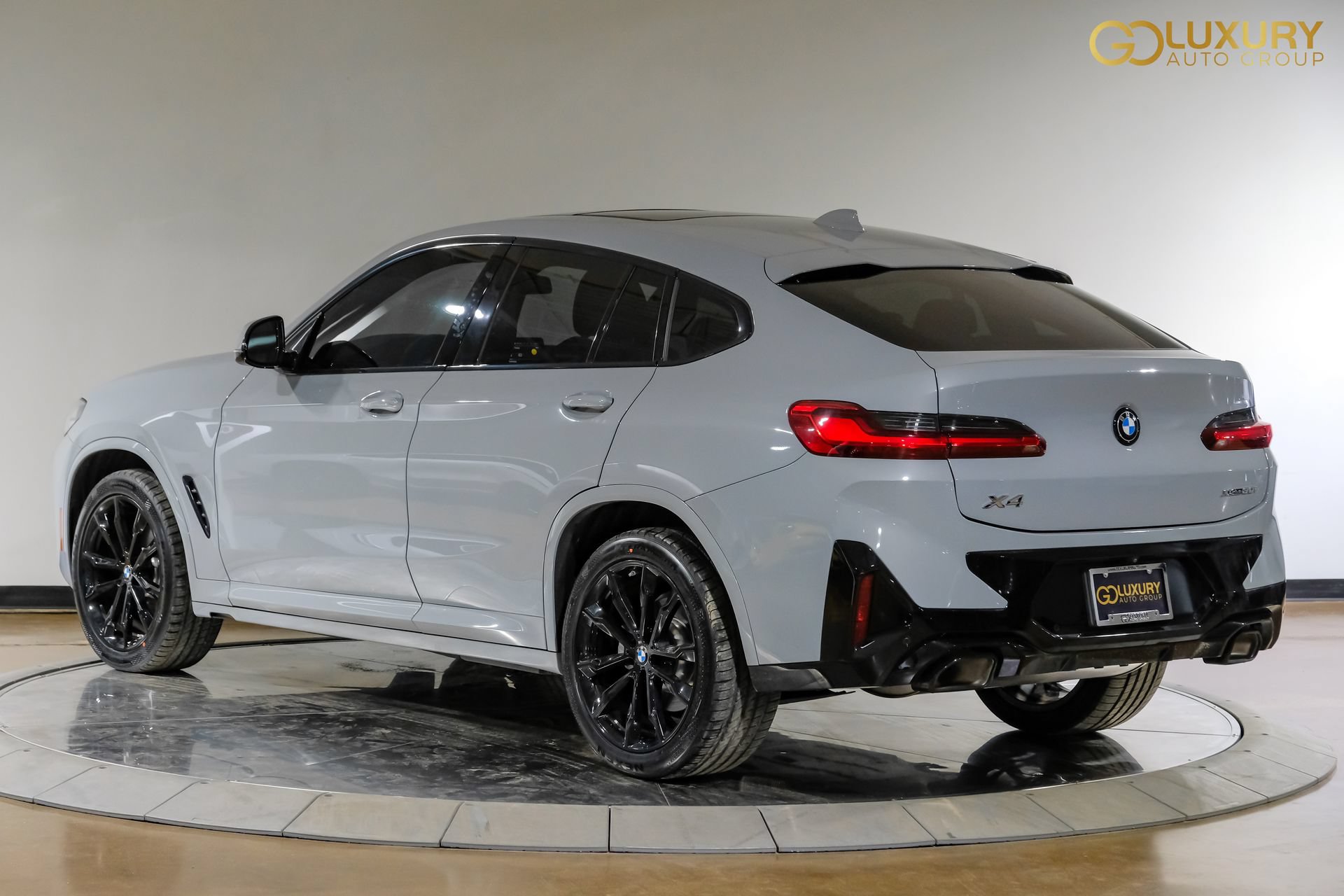 Used 2024 BMW X4 xDrive30i w/ M Sport Package AWD/4WD image 12