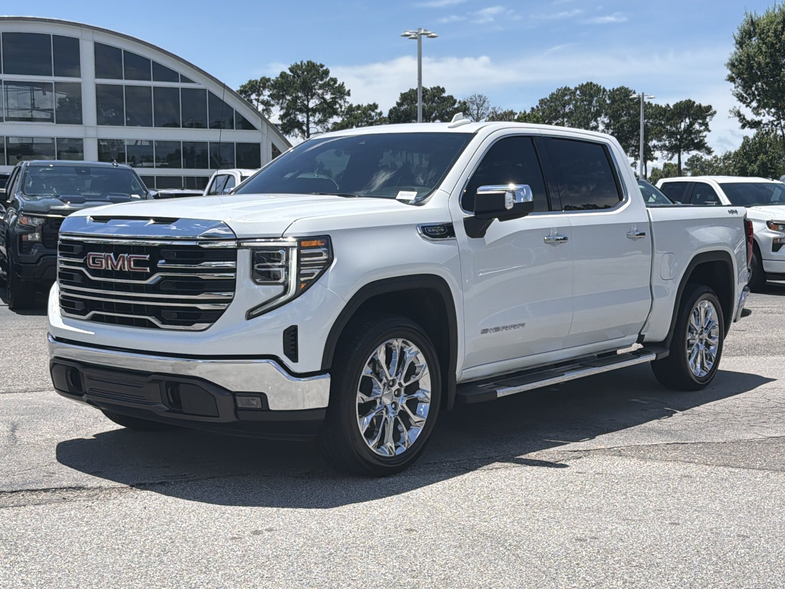 Used 2024 GMC Sierra 1500 SLT w/ SLT Premium Package AWD/4WD image 7