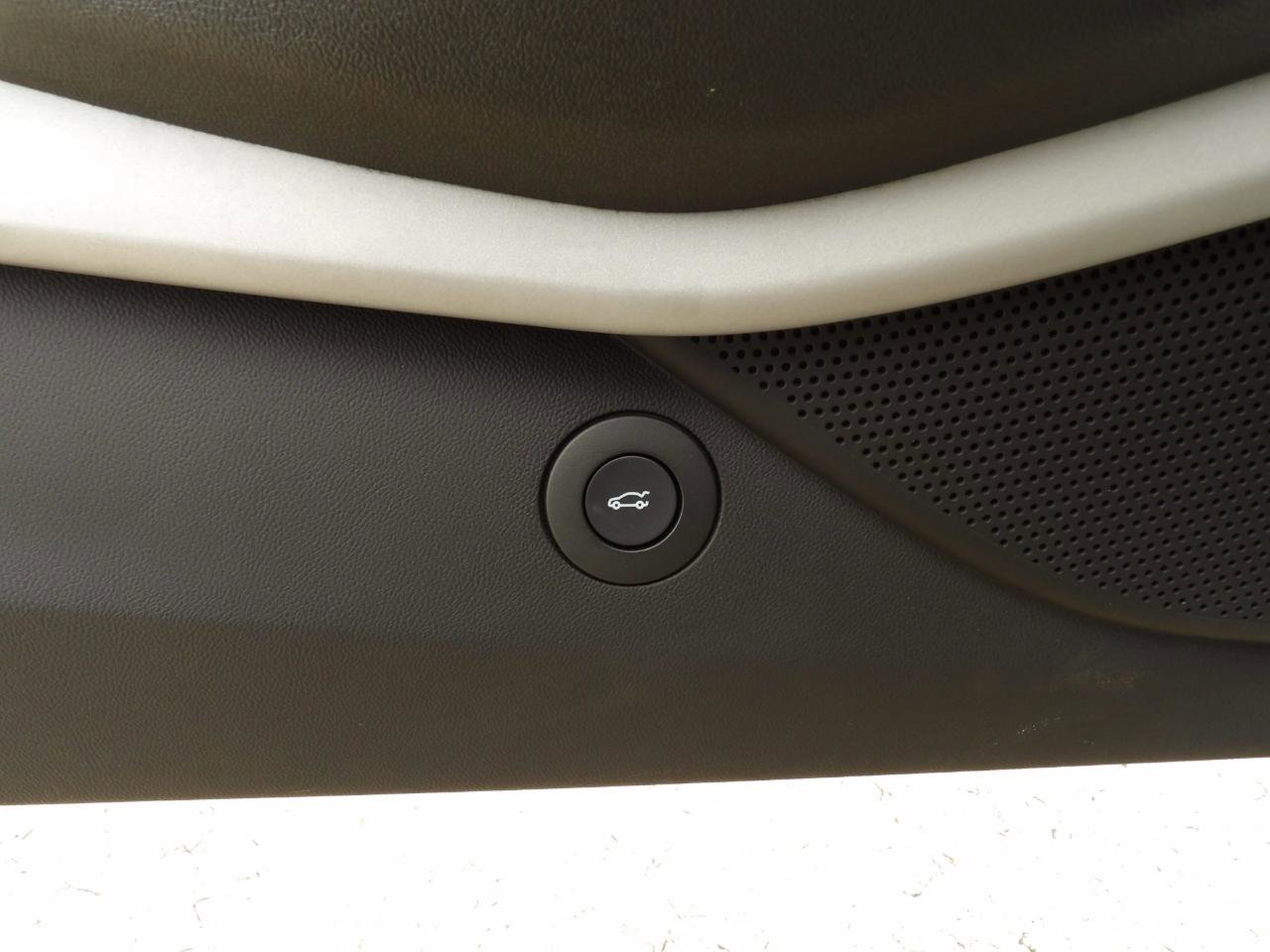 Used 2021 Chevrolet Camaro LT w/ RS Package image 11