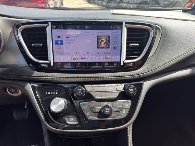 New 2026 Chrysler Pacifica Pinnacle w/ Trailer Tow Group image 21