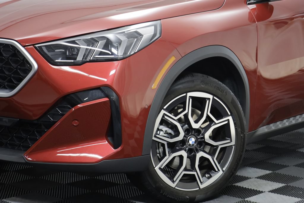 Certified 2025 BMW X2 xDrive28i AWD/4WD image 3