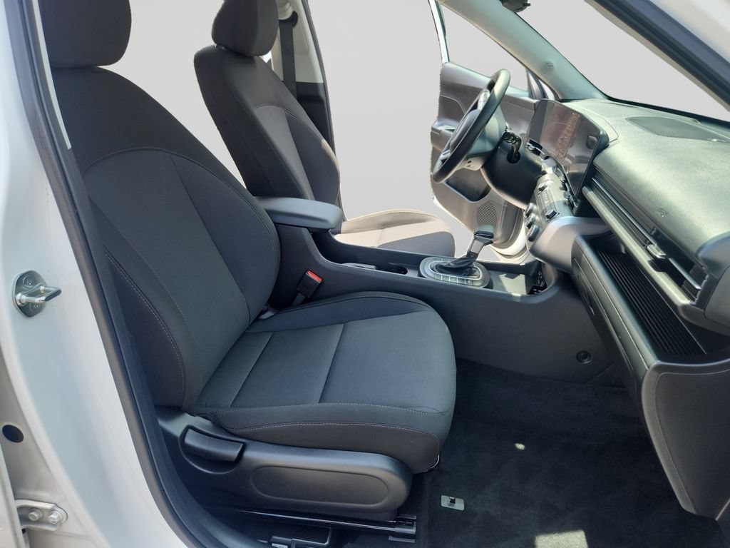 Used 2025 Hyundai Kona SE AWD/4WD image 16