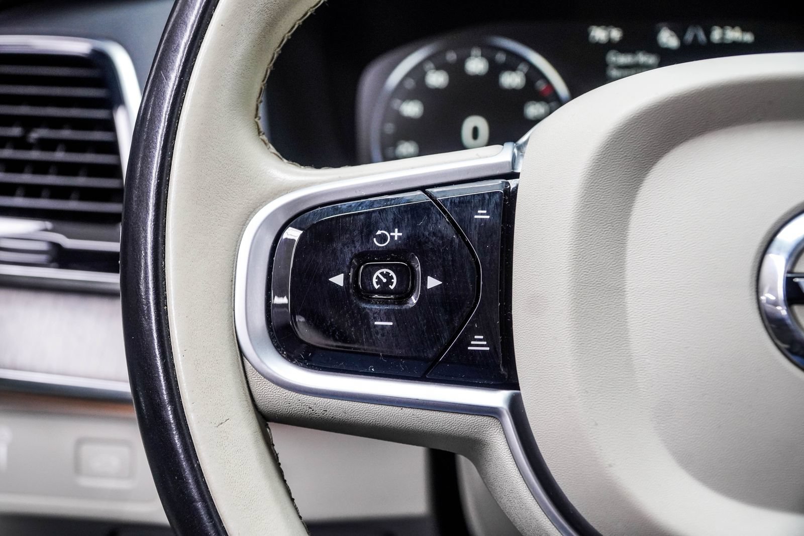 Used 2021 Volvo XC90 T6 Inscription w/ Protection Package Premier AWD/4WD image 28