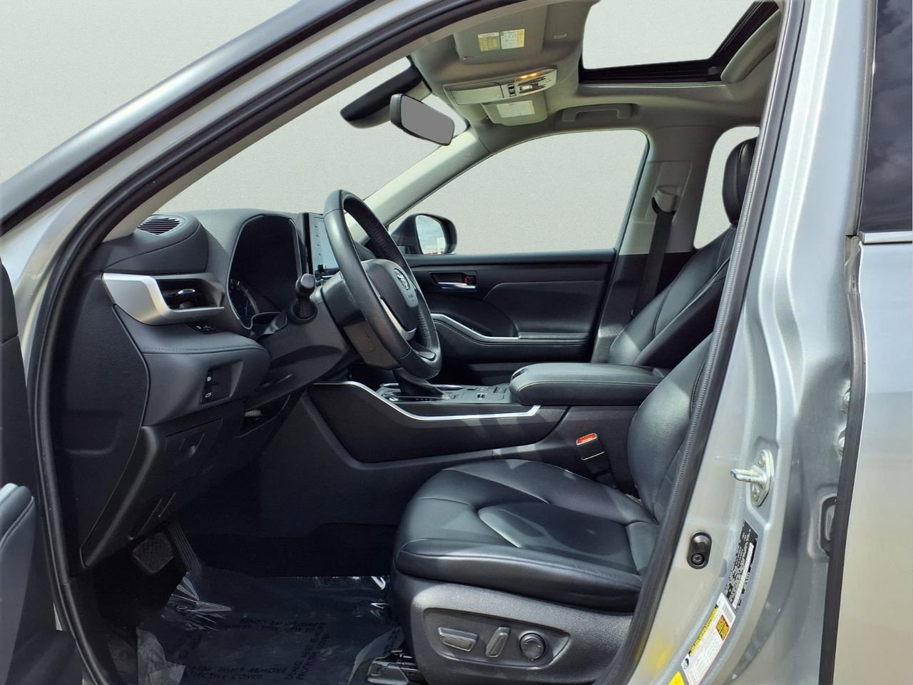 Used 2022 Toyota Highlander XLE image 16