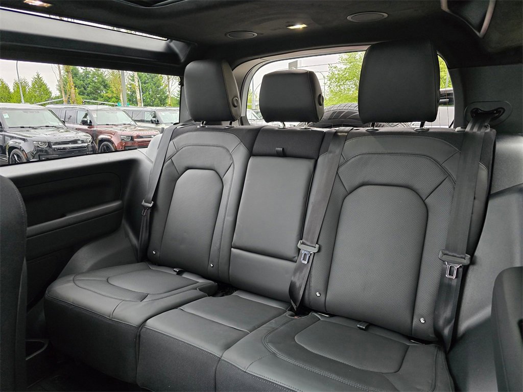 New 2025 Land Rover Defender 90 V8 image 24