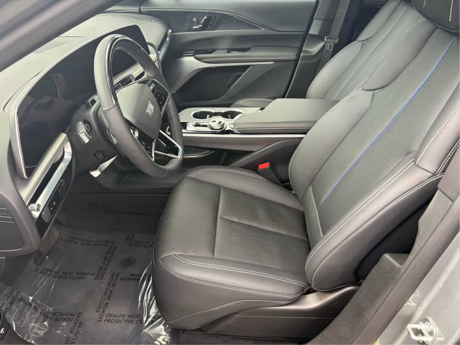 Used 2024 Cadillac Lyriq Luxury w/ LPO, Floor Liner Package AWD/4WD image 9