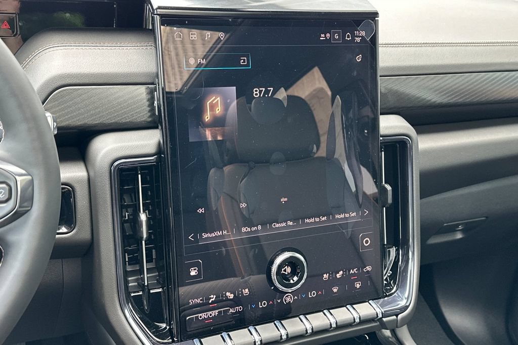 New 2026 GMC Yukon XL AT4 w/ AT4 Premium Plus Package AWD/4WD image 20
